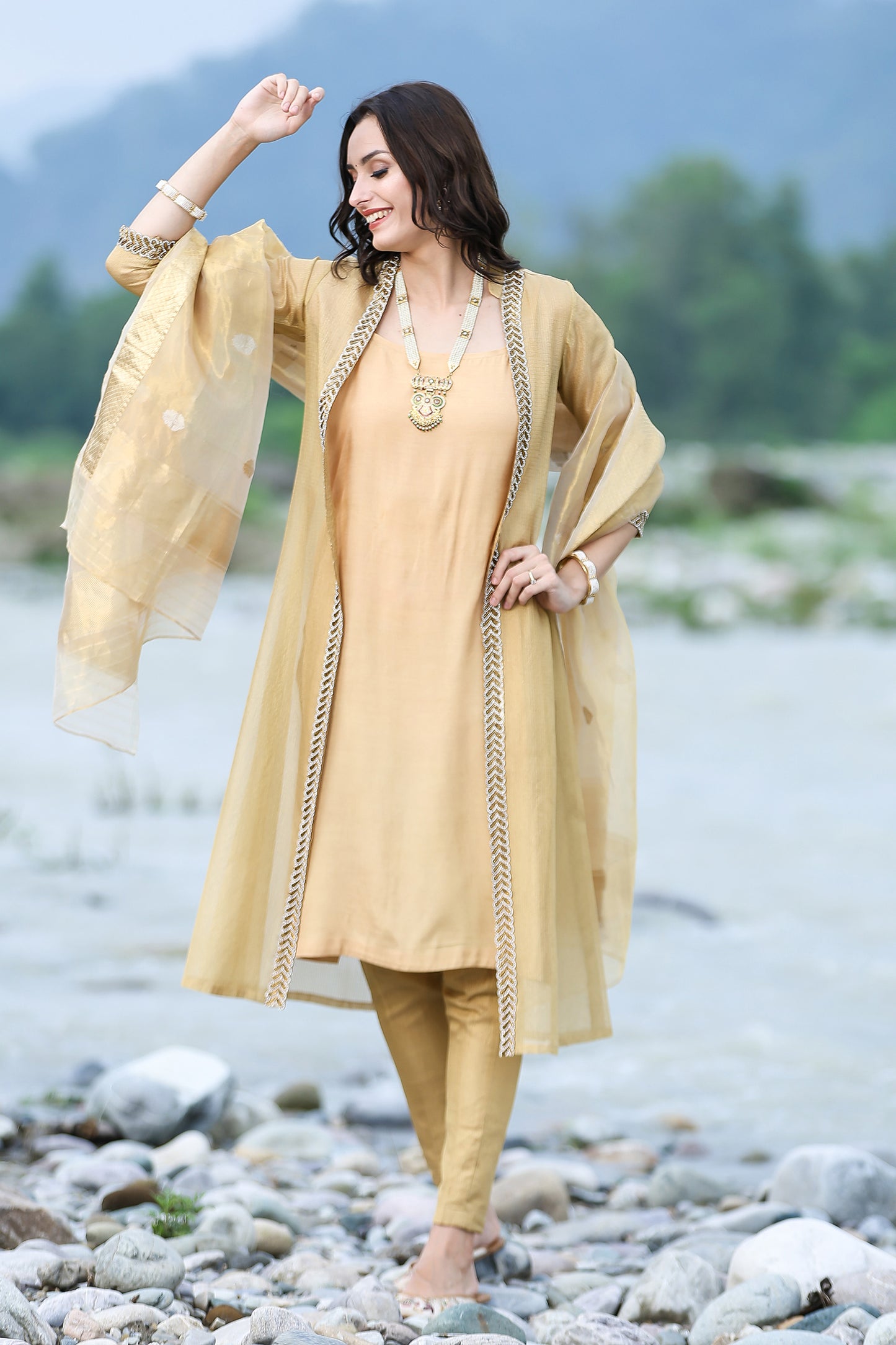 Gold Tissue Handloom Banarasi Duppatta