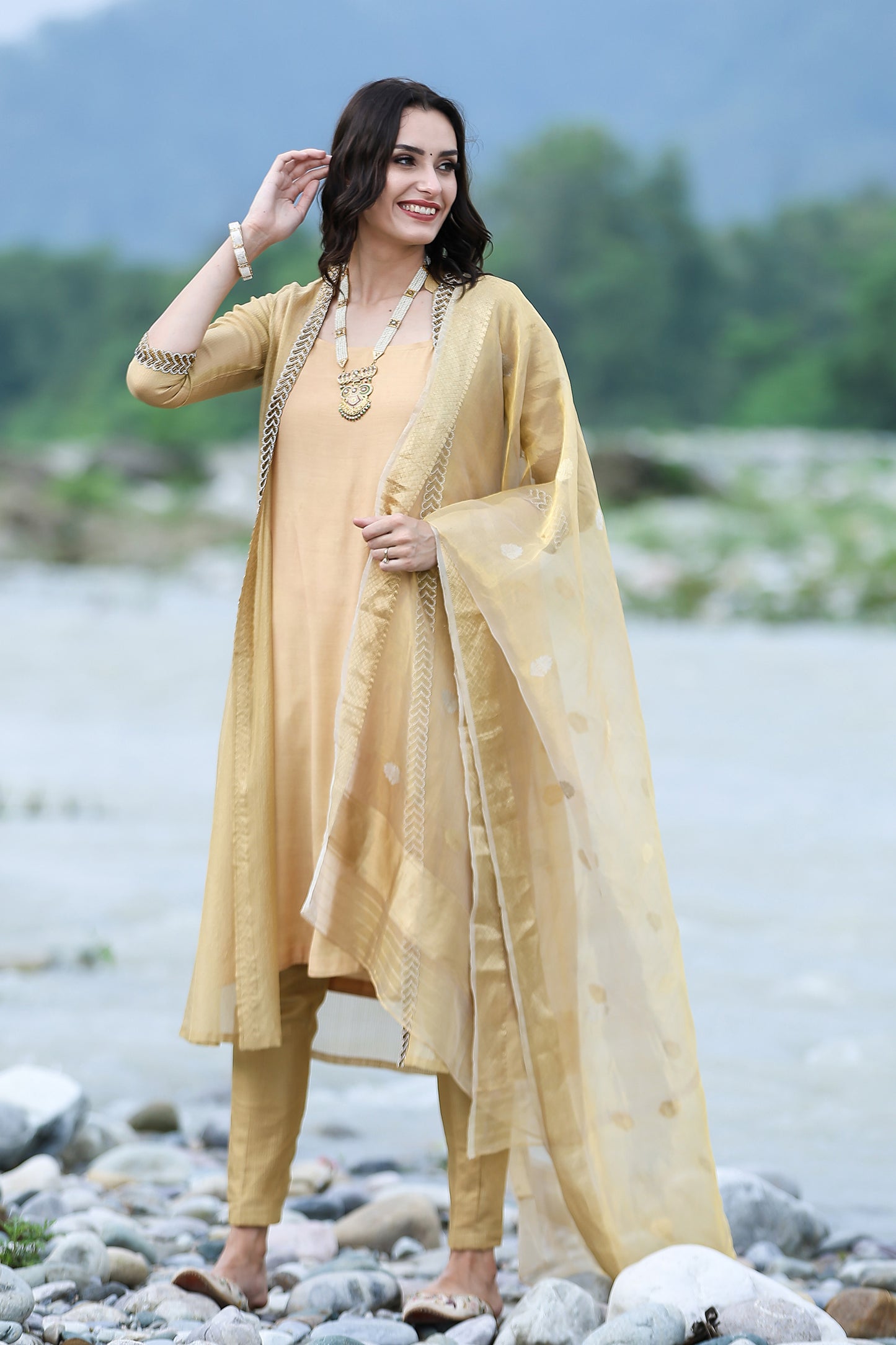 Gold Tissue Handloom Banarasi Duppatta